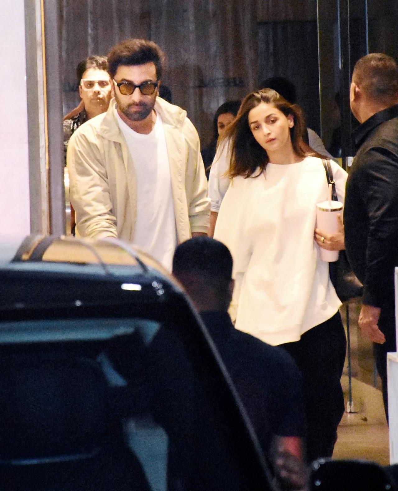 Ranbir Kapoor and Alia Bhatt were spotted at the Mumbai airport after they returned from the Filmfare Awards 2024. Both Ranbir and Alia received Best Actor Male and Best Actor Female, for their films 'Animal' and 'Rocky Aur Rani Kii Prem Kahaani' respectively